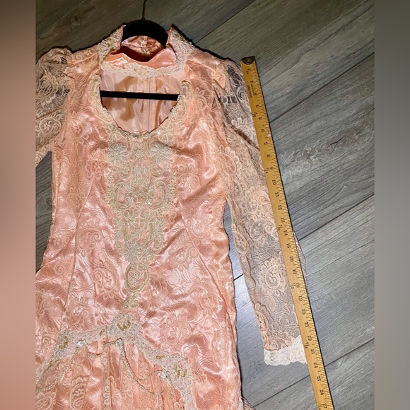 EUC True Vintage 1970s or 80s Peach Pink Lace Keyhole Pearl Appliqué Mermaid - Picture 11 of 16